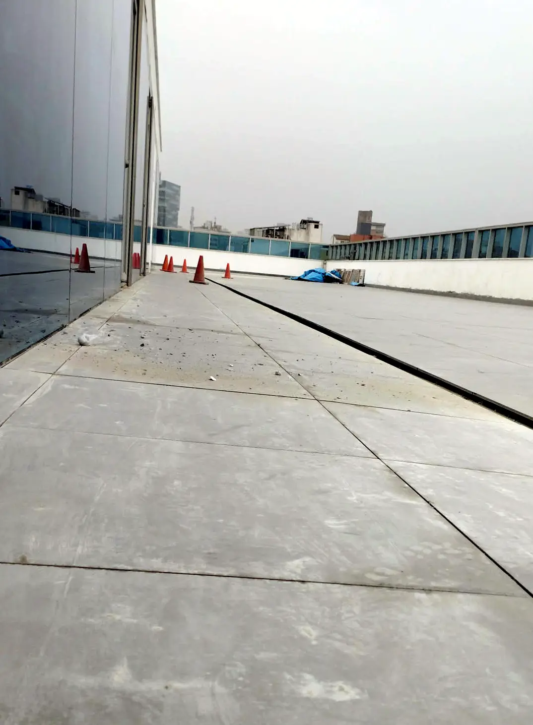 Piso de terraza exterior con ceramico - Servicio de Cerámica y Porcelanato en Lima