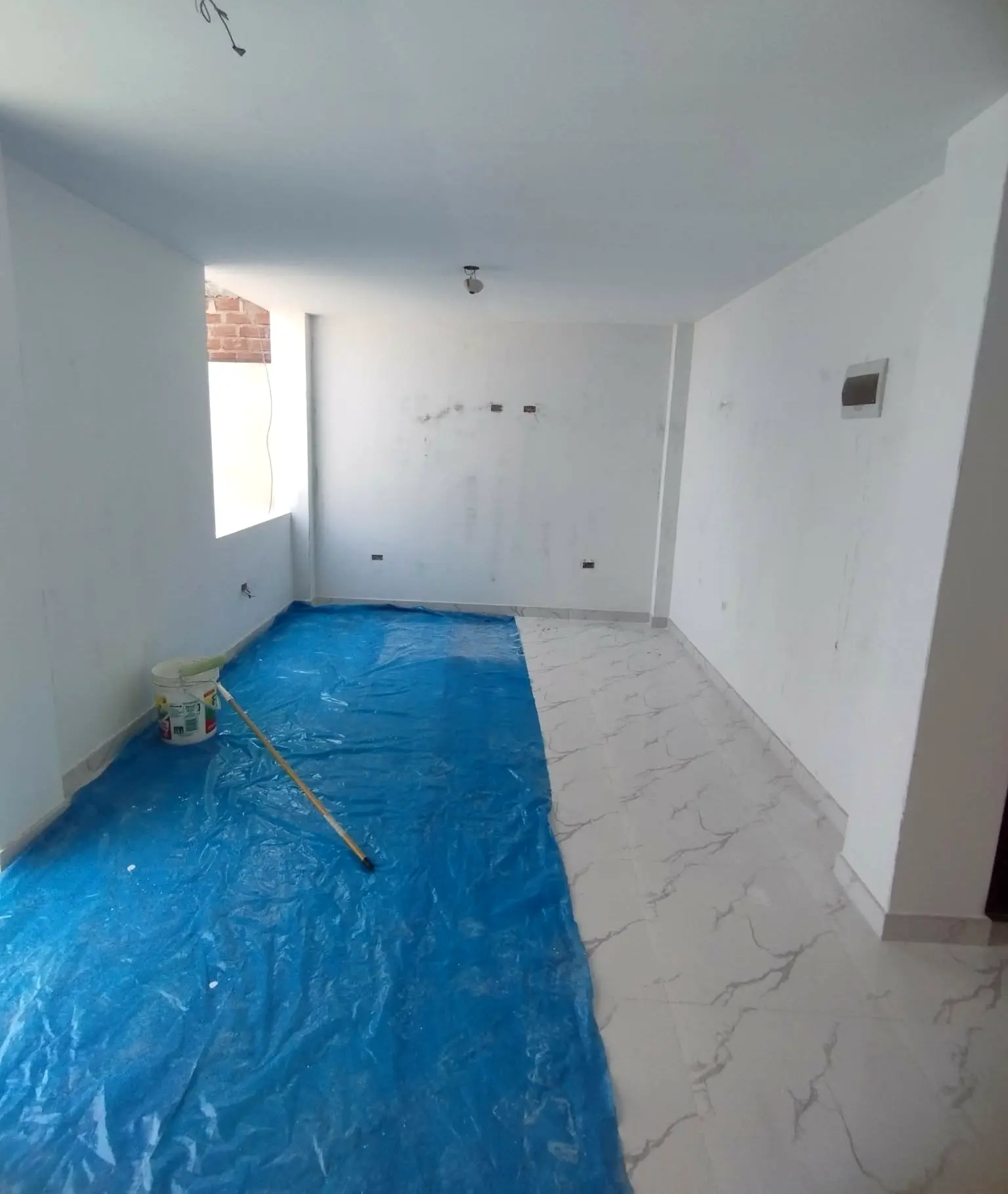Preparacion de sala para trabajo de pintura - Servicio de Empastado y Pintura en Lima